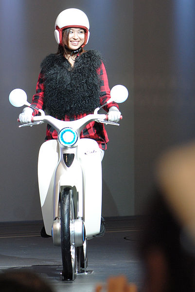 File:Honda EVCub at 2009 Tokyo Motor Show.jpg