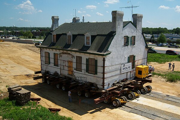 Hydraulic dolly system moving a house in Newark, Delaware