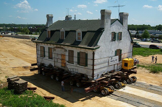 Hydraulic dolly system moving a house in Newark, Delaware