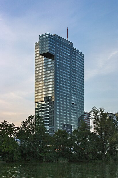 So kommt man zu Izd-Tower mit den Öffentlichen - Mehr zum Ort Hier