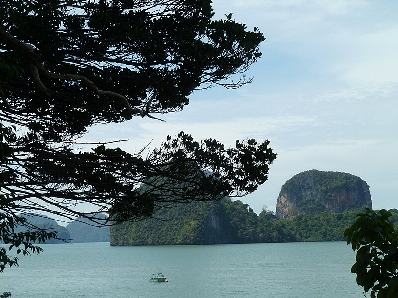 File:James Bond Island P1120366.JPG