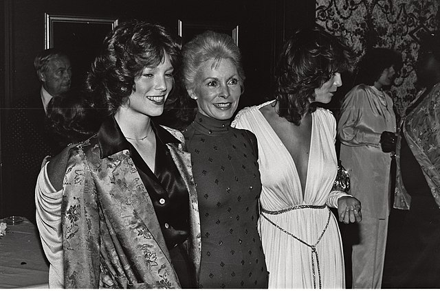 (Right to left) Curtis with her mother Janet Leigh and sister Kelly Curtis in 1979