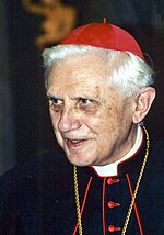 Gambar mini seharga Joseph Ratzinger sebagai Prefek Kongregasi bagi Ajaran Iman