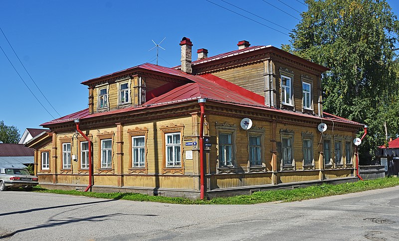 File:Kargopol OktyabrskyProspekt43d8 008 3874.jpg