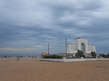 Schmidt Memorial in daylight Karl Schmidt Memorial at Elliot Beach, Chennai.jpg