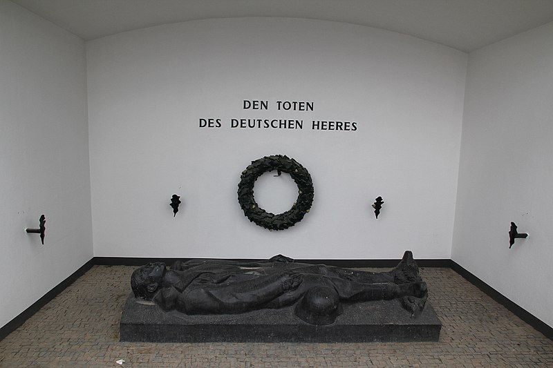 File:Koblenz im Buga-Jahr 2011 - Ehrenmal des Deutschen Heeres 02.jpg