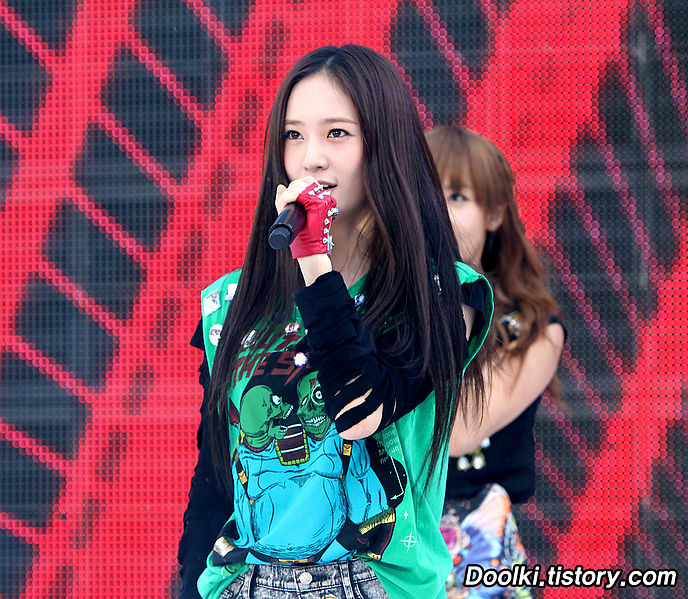 File:Krystal at the 2012 M SUPER CONCERT07.jpg