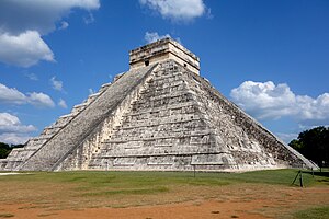 Tempio di Kukulcan-Chichen-Itza-west-side-2016-Luka-Peternel.jpg