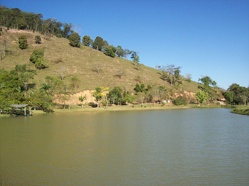 File:Lago da Pousada da Serra, Antônio Dias MG.jpg