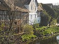 romantisches Fachwerkhaus oberhalb der Alten Brücke