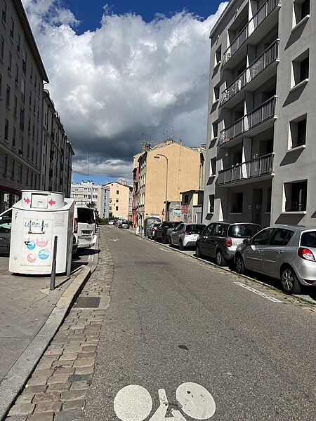 File:Le Nord de la rue de Cuire (Lyon) en octobre 2022.JPG