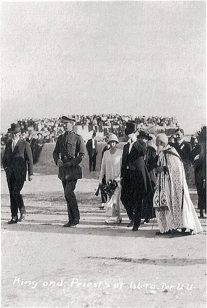 The Queen (in a white dress) and the King during their visit to Isleta pueblo, New Mexico, in 1919 with Anton Docher