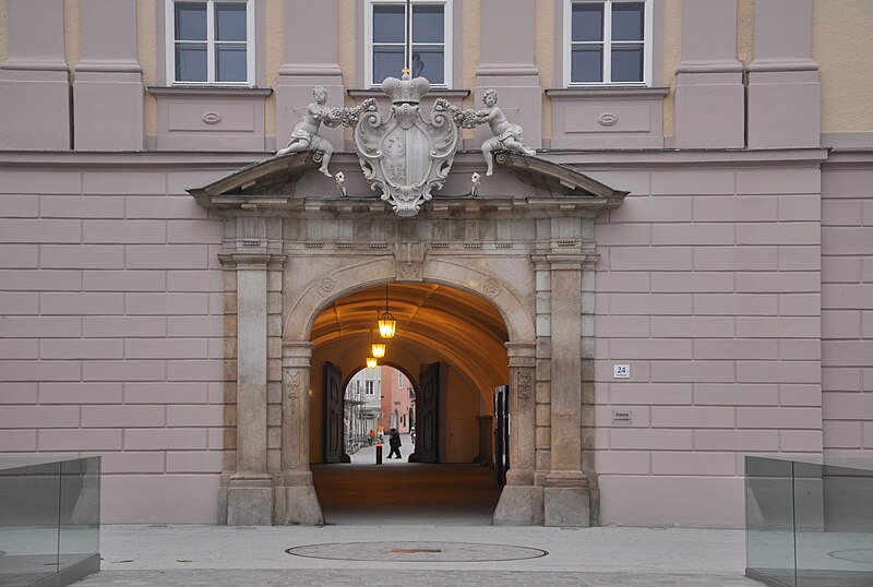 File:Linz Landhaus Promenade24 Portal.jpg