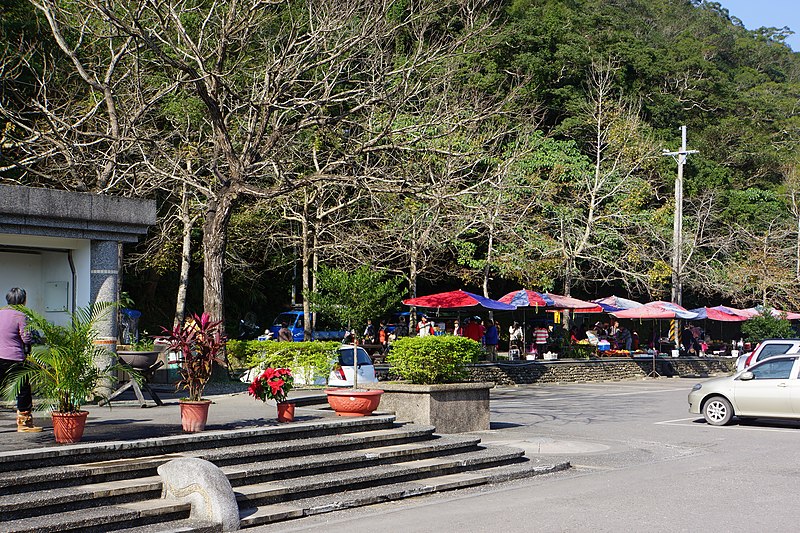 File:Longtan Lake Scenic Area 龍潭湖風景區 - panoramio.jpg