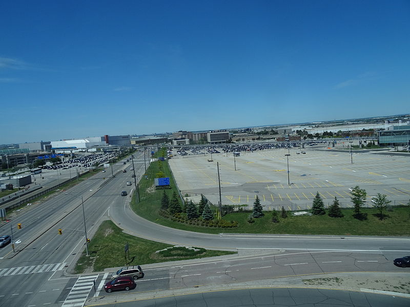 File:Looking out the left window on a trip from Pearson to Union, 2015 06 06 A (46) (18510051599).jpg