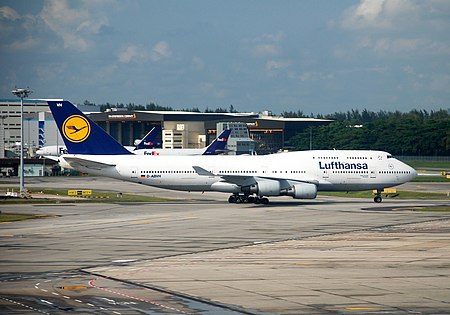 Fail:Lufthansa Boeing 747-400, SIN.jpg