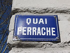 Voir la plaque.