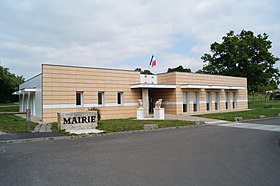 Mairie de Sainte-Flaive-des-Loups (vue 1, Éduarel, 8 mai 2017).jpg