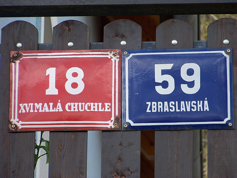File:Malá Chuchle, Zbraslavská 59, domovní čísla.jpg
