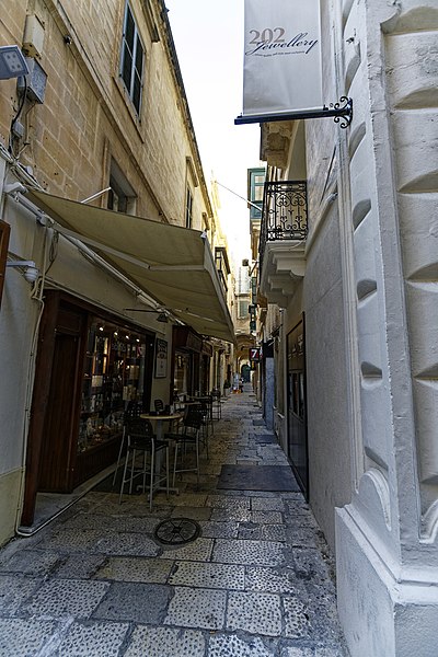 File:Malta - Valletta - Treasure Street (at St. Lucia Street).jpg