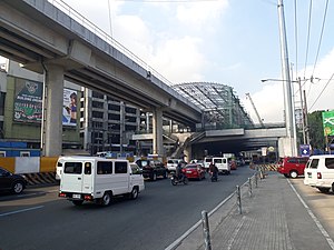 Manila Line 2 Emerald İstasyonu inşaatı (Marcos Otoyolu, Pasig) (2018-12-17) .jpg