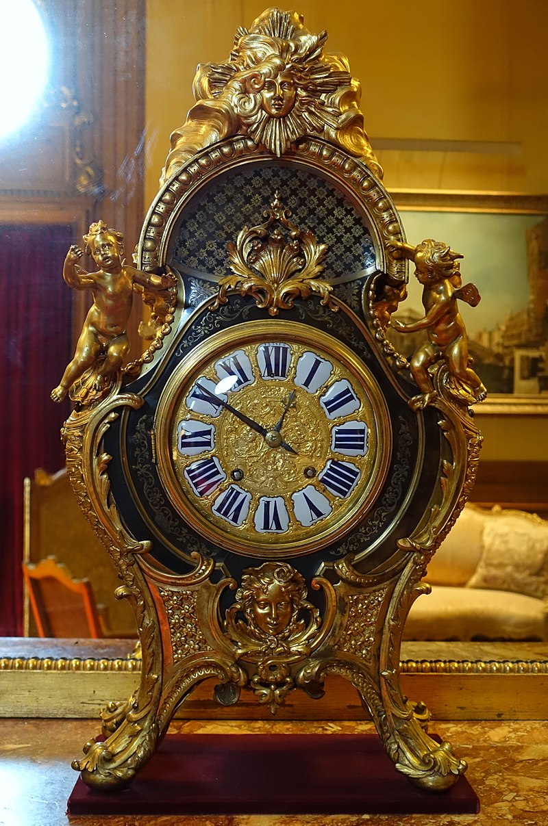 Clock palace. Часы Mansion на треноге.