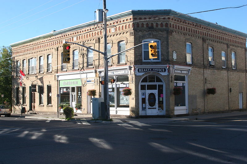 File:Maple Drop Building, 2 Wilson St W, Perth, ON, Exterior, Sept 2013.JPG