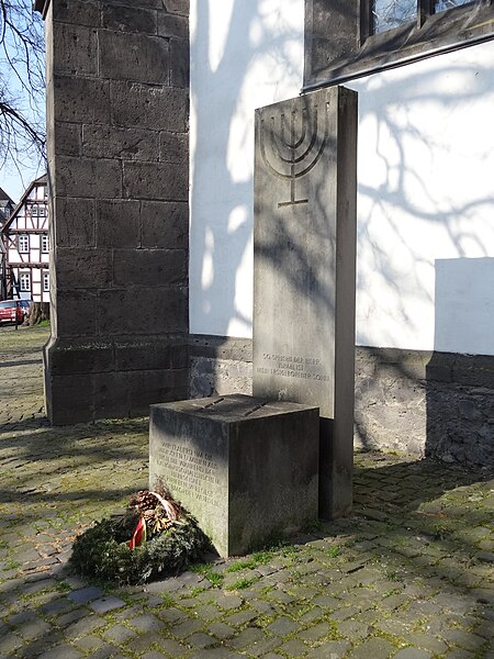 File:Marienstiftskirche Lich Denkmal Holocaust 03.JPG