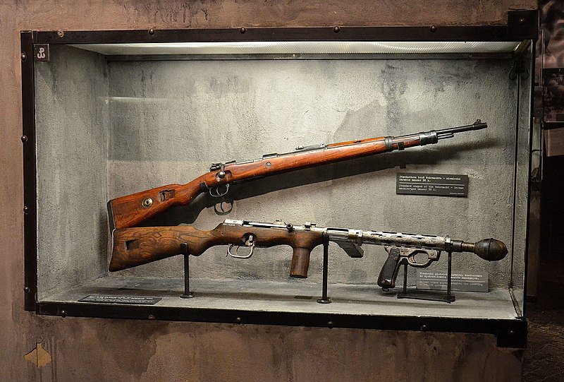 File:Mauser ERMA Muzeum Powstania Warszawskiego 2014.JPG