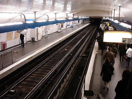 Metro Paris - Ligne 11 - station Chatelet 01