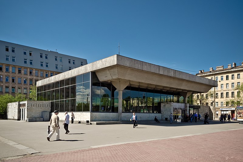 File:Metro SPB Line1 Vyborgskaya pavilion.jpg