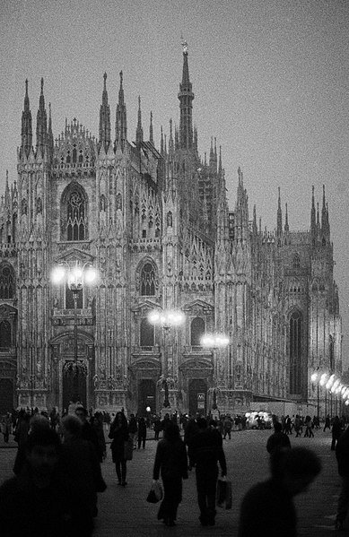 File:Milan – Duomo at dusk, November 2001.jpg