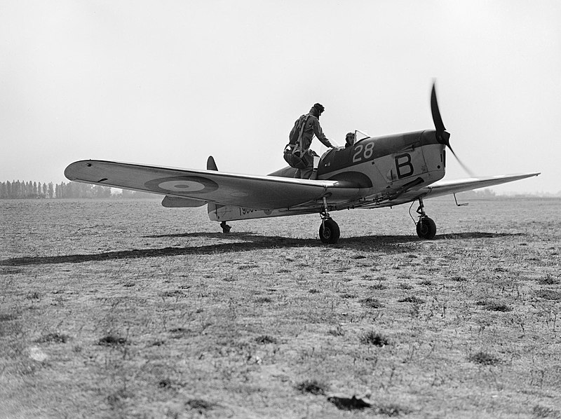 File:Miles Magister of No. 8 Elementary Flying Training School at Woodley, Berkshire, September 1940. CH1250.jpg