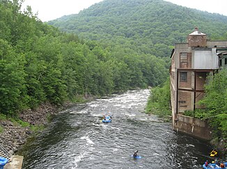 Monroe'daki Deerfield Nehri