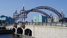 De brug van de Eiffeltoren in 2005.