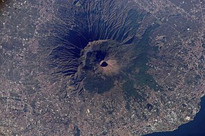 Monte Vesubio (desde satélite).jpg