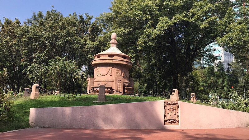File:Monumento central del Parque San Luis Potosí.jpg
