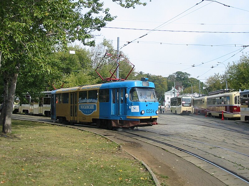 File:Moscow tram 0224 2005-09 1125833355 Ostankino tram loop Tatra T3.jpg