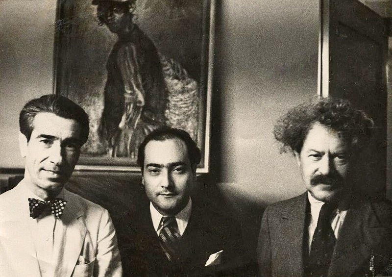 File:Moshe Chelouche, Moshe Matus & Shaul Tchernichovsky at the opening of Matus's exhibition in Pomrock House in Tel Aviv on July 2, 1936.jpg