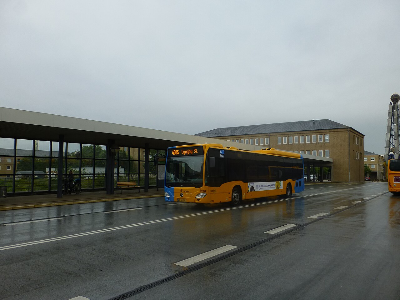 File:Movia bus 400S Taastrup Station 01.JPG - Wikimedia Commons