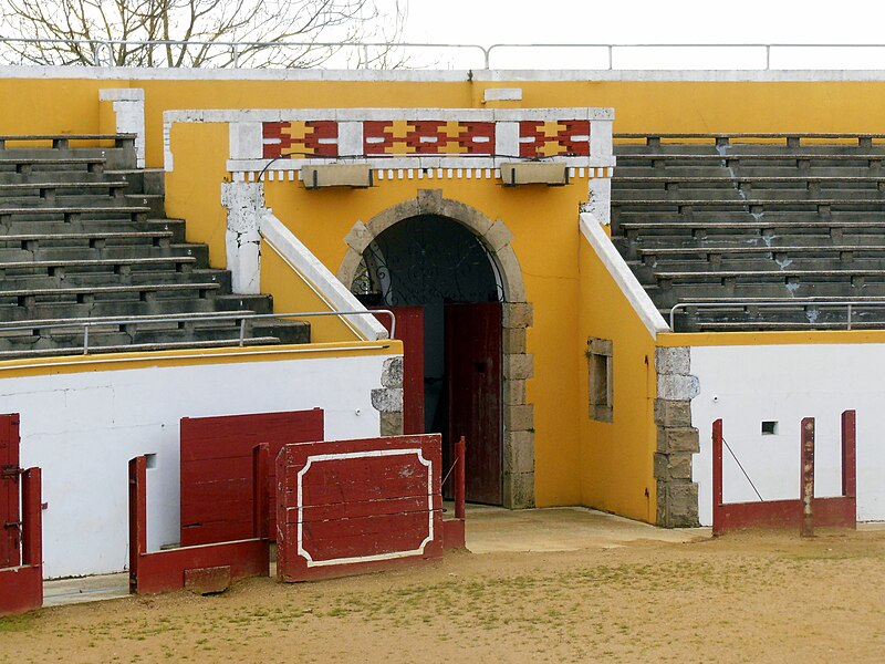 File:Mugron arènes entrée.JPG