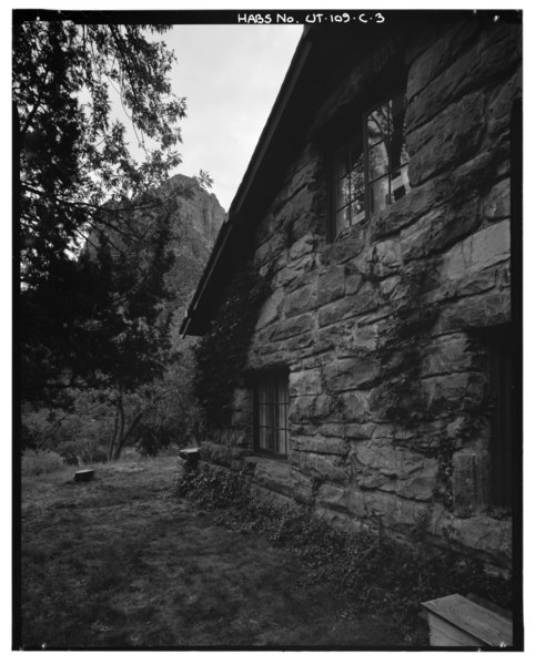 File:NORTH SIDE DETAIL; VIEW TO SOUTHEAST - Pine Creek Historic Complex, Chief Ranger's House, Springdale, Washington County, UT HABS UTAH,27-SPDA.V,5C-3.tif