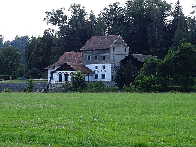 File:Nadryby, Valentovský mlýn (01).jpg