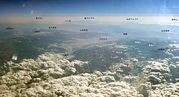 妙高戸隠連山国立公園空撮画像。妙高山、黒姫山、飯縄山、野尻湖などを望む。