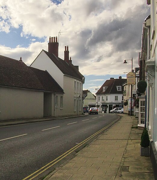 File:New Alresford, view west along East Street - geograph.org.uk - 5129844.jpg