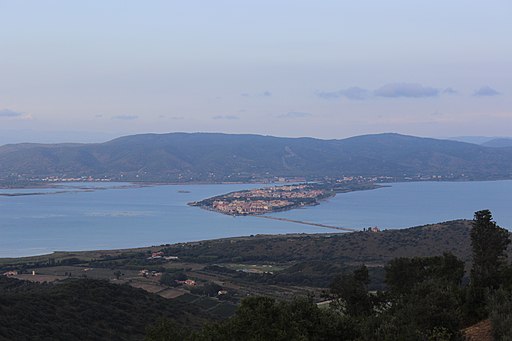 La Maremma toscana. Orbetello visto dal convento Padri Passionistii sul Monte Argentario