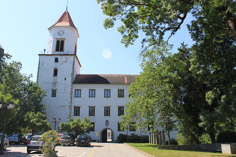 File:Ormož (Friedau), Slowenien; Untersteiermark; Burg Friedau.JPG