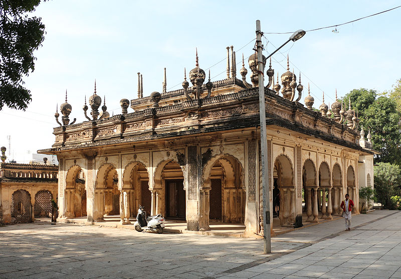 File:Paigah Tombs 01.jpg