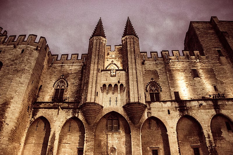 File:Palais des papes, la façade.jpg