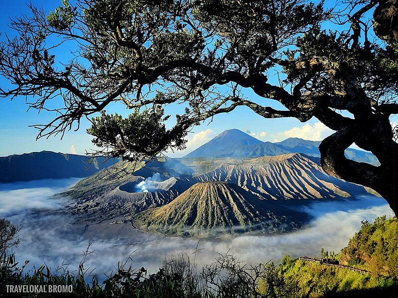 File:Pemandangan Gunung Bromo.jpg